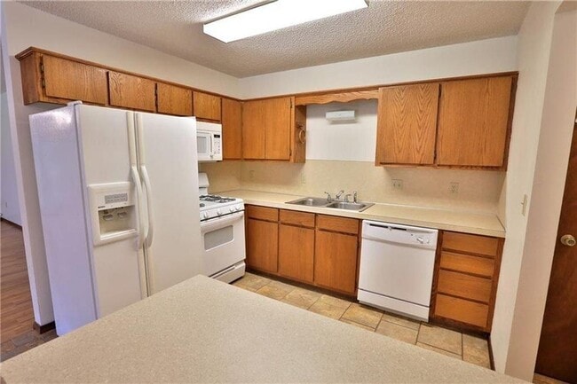 Kitchen - 1340 N Maxwell Dr