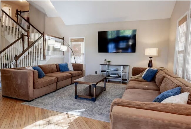 Building Photo - East AVL - Mountain Views and Space Galore!