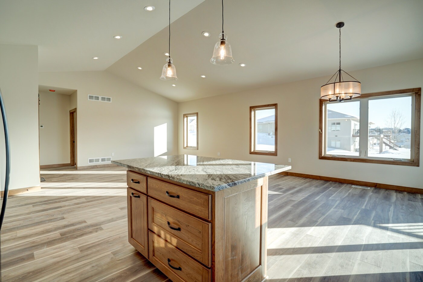 Island-Living/Dinning - 805 Blue Mounds St