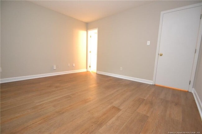 Building Photo - 1512 E Lenoir St
