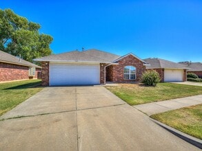 Building Photo - 1104 Westridge Dr