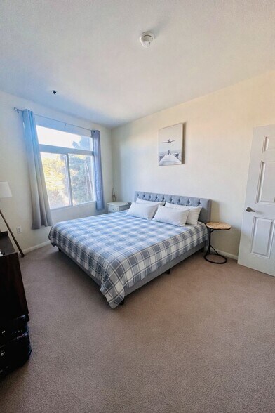 Building Photo - 1642 7th Ave