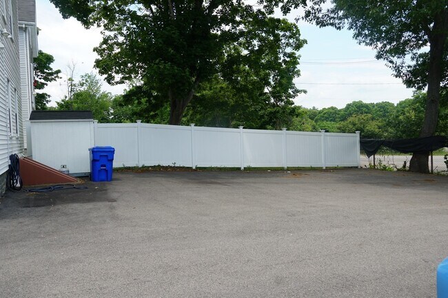 Building Photo - 170 Middleboro Ave