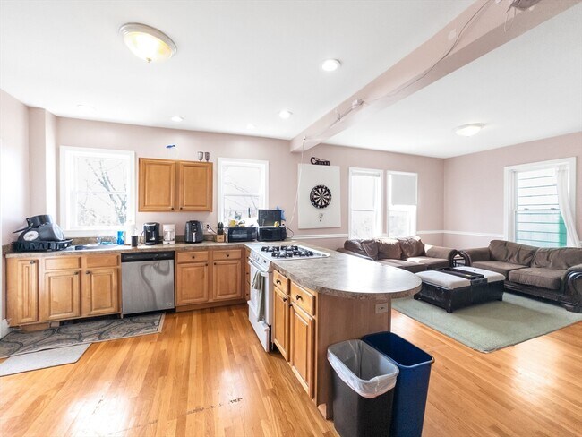 Building Photo - 32 Fisher Ave