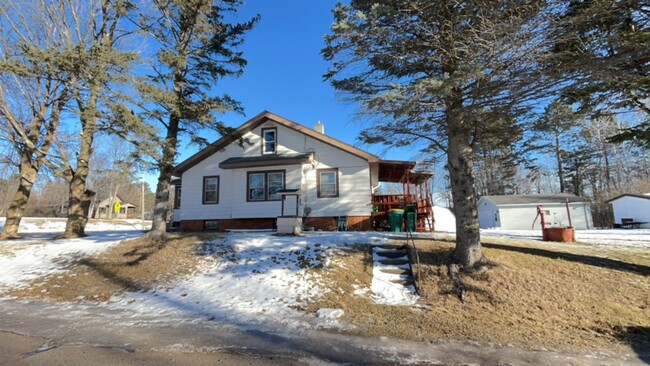 Building Photo - Three Bedroom Single-Family Home In Duluth...