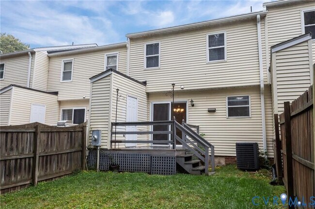 Building Photo - 2613 Chancer Dr