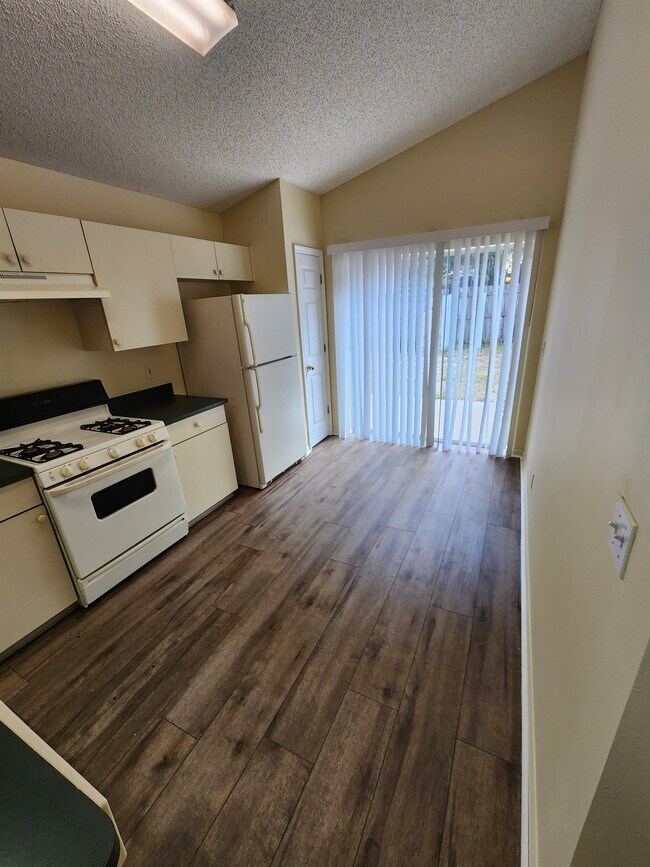 Building Photo - 205 Summer Sails Dr