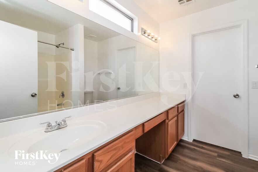 Building Photo - 10612 W Sonora St