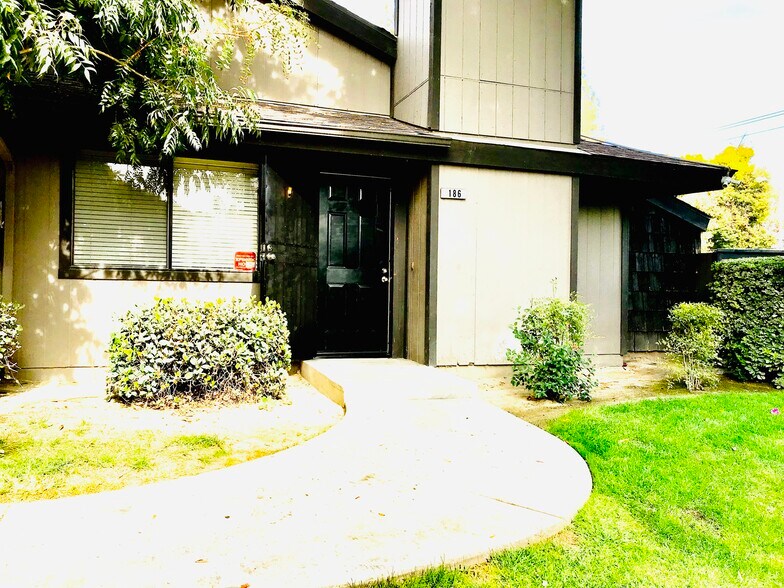 Unique and private single story ground floor unit with a private unblocked front door — without a second floor neighbor above. Large open unshared front yard. One of the most private condos in the community. This prime corner location provides unique solitude from most neighbors and a large op... - 1190 S Winery Ave