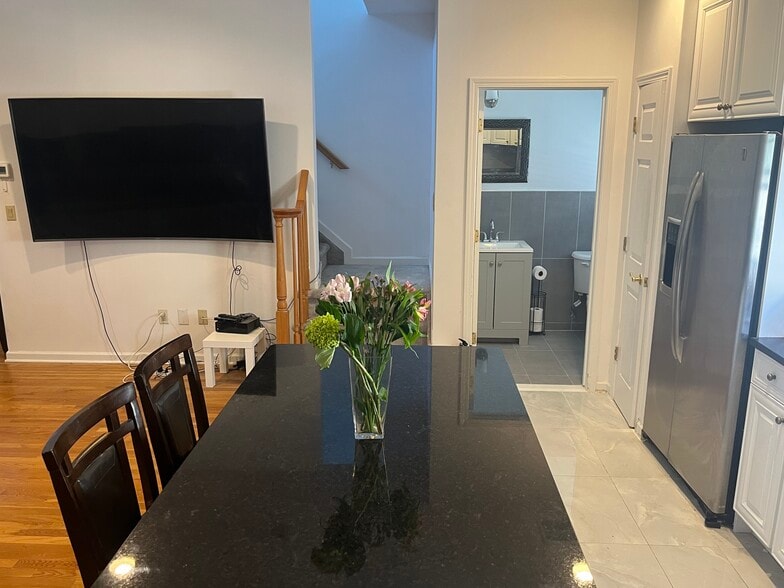 Building Photo - 308 Hamilton Pl
