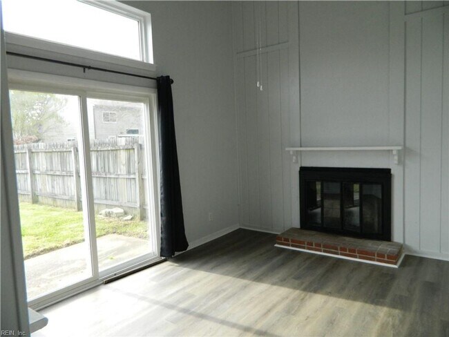 Building Photo - Brandon