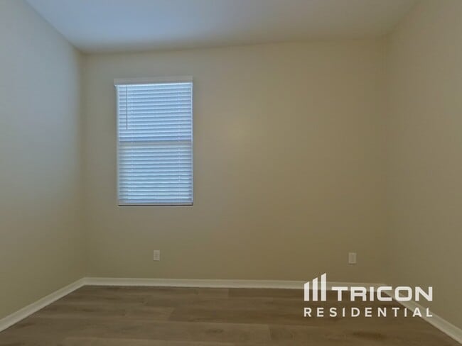 Building Photo - 1080 S 151st Ln