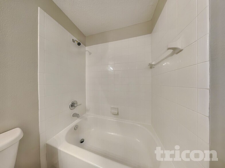 Building Photo - 15407 Winter Breeze Ln