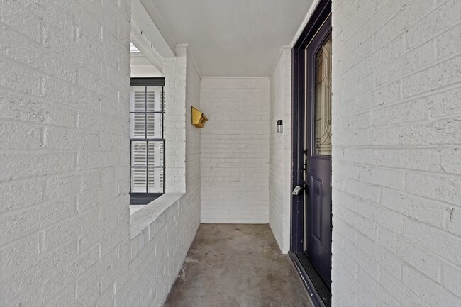 Building Photo - 3414 Westcliff Rd S