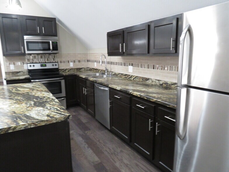 Kitchen - 1612 Blocki Ct