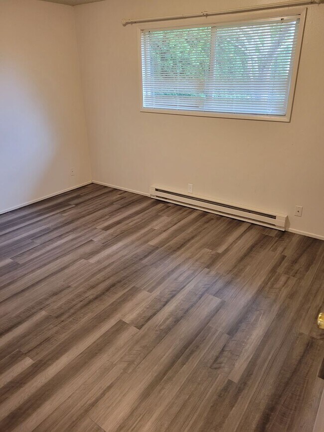 Building Photo - 619-621 Blaine