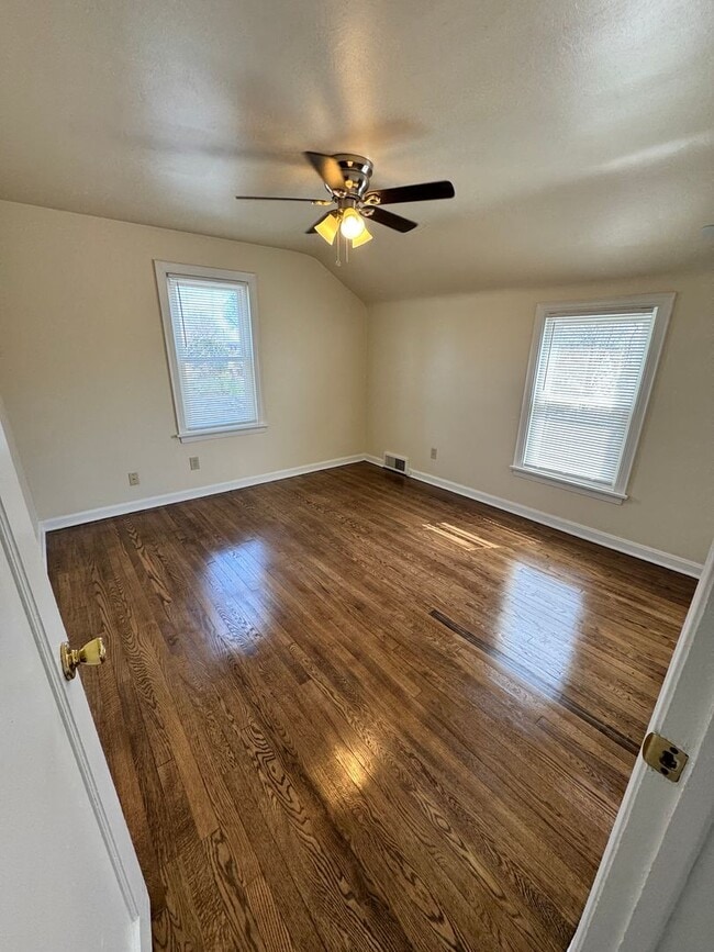 Building Photo - 625 Churchill Rd