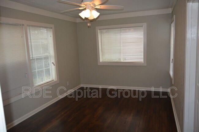 Building Photo - 716 W Cantey St