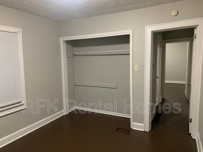 Building Photo - 527 N Bradley Ave