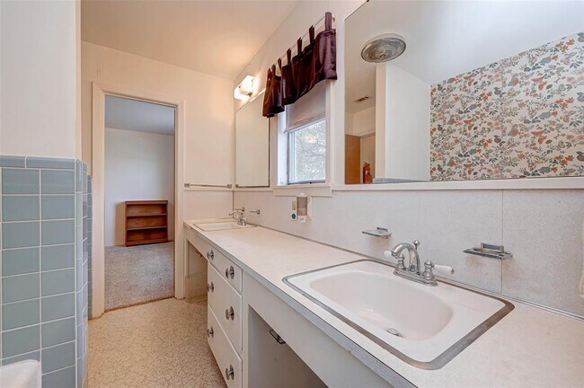 Building Photo - 16711 US-90 ALT