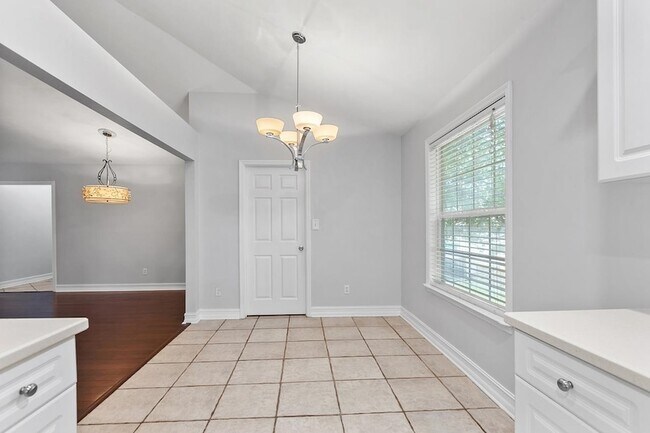 Building Photo - 2521 Heathrow Dr