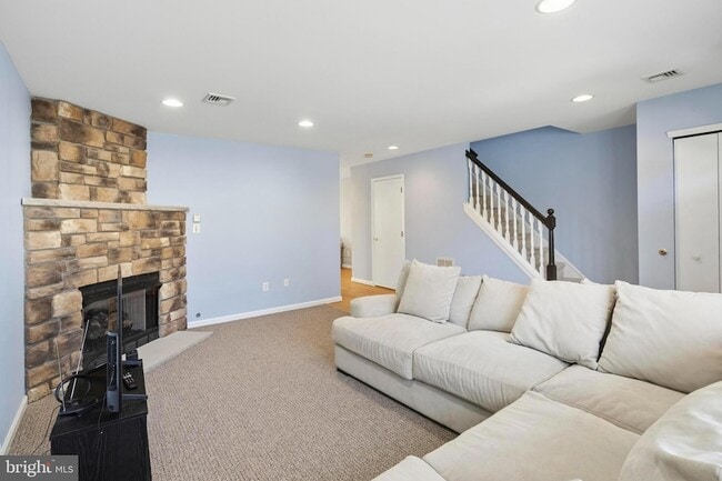 Building Photo - 32 Pebble Beach Ln