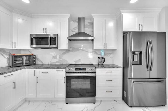 Building Photo - 4406 SW 37th Ave