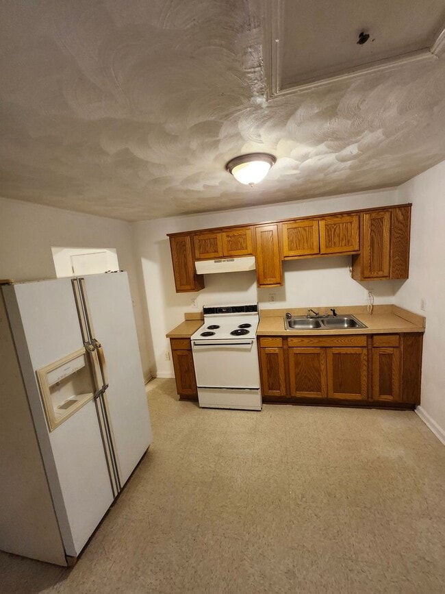 Building Photo - 2 Bedroom 1 Bathroom Single Family home