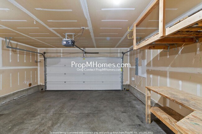 Building Photo - Charming Three Bedroom Newberg Home - Corner Lot!