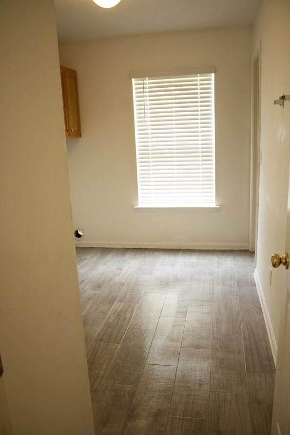 Building Photo - 348 Kristins Dr