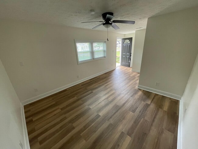 Building Photo - 1855 Tanis Dr
