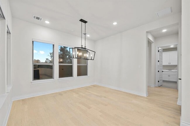 Building Photo - 116 Stardusty