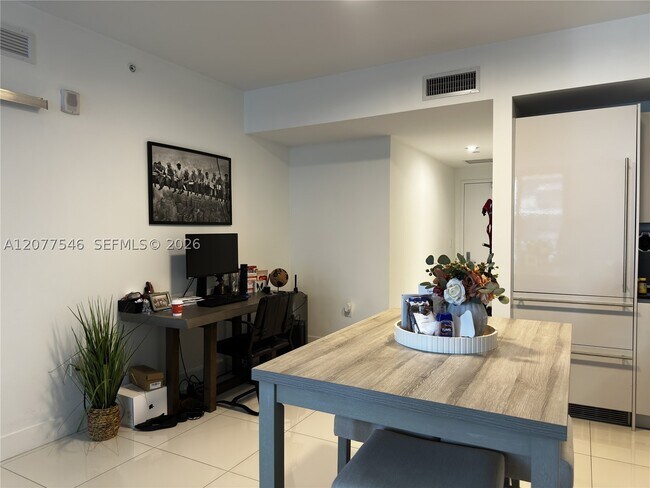 Building Photo - 1010 Brickell Ave