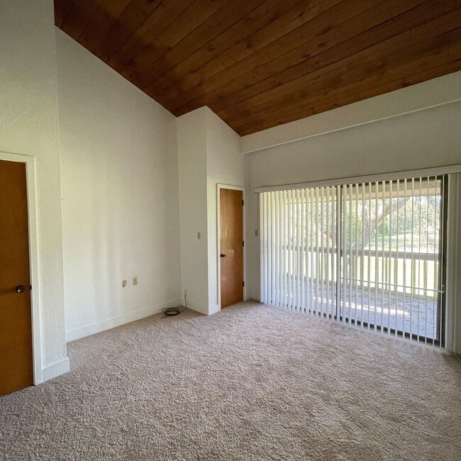 Building Photo - Beautiful 1-Bedroom Condo in the Beautiful...