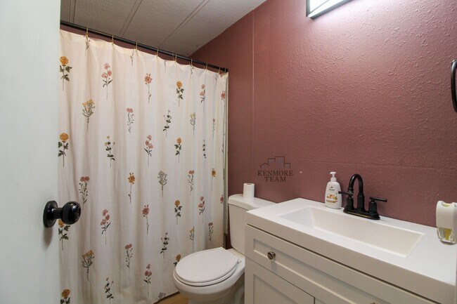 Building Photo - 2 Bed, 2 Bath Home in Kennewick with a SHOP!