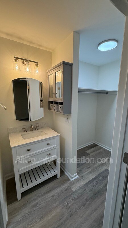 Building Photo - 123 Woodduck Dr