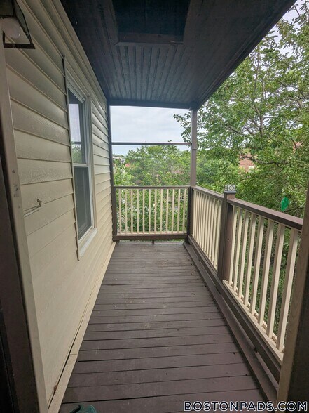 Building Photo - 175 River St