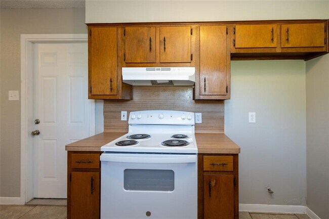 Building Photo - 4620 Glen Oaks Cir