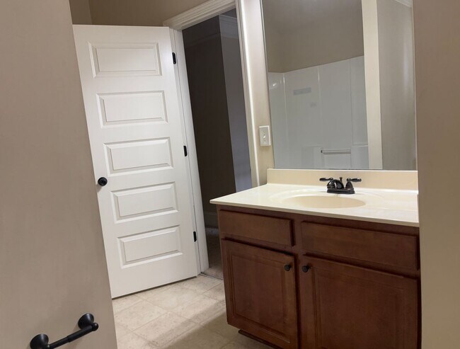 Building Photo - 717 Porter Ln