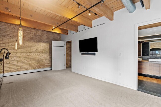 Building Photo - 404 N Washington Ave