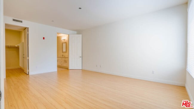 Building Photo - 4100 Wilshire Blvd