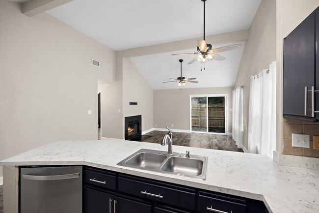 Building Photo - 3045 Yorktown Cir