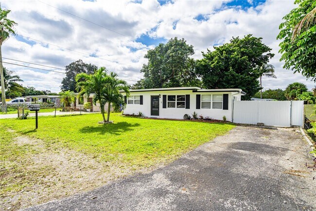 Primary Photo - 420 S 61st Terrace