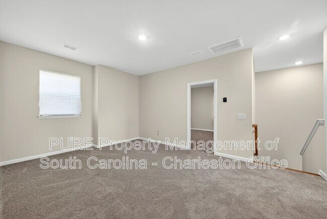 Building Photo - 102 Winding Grv Ln