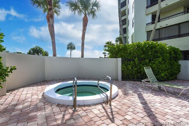 Building Photo - 6463 La Costa Dr