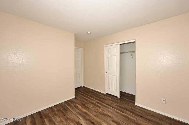 Building Photo - 10532 W Pomo St