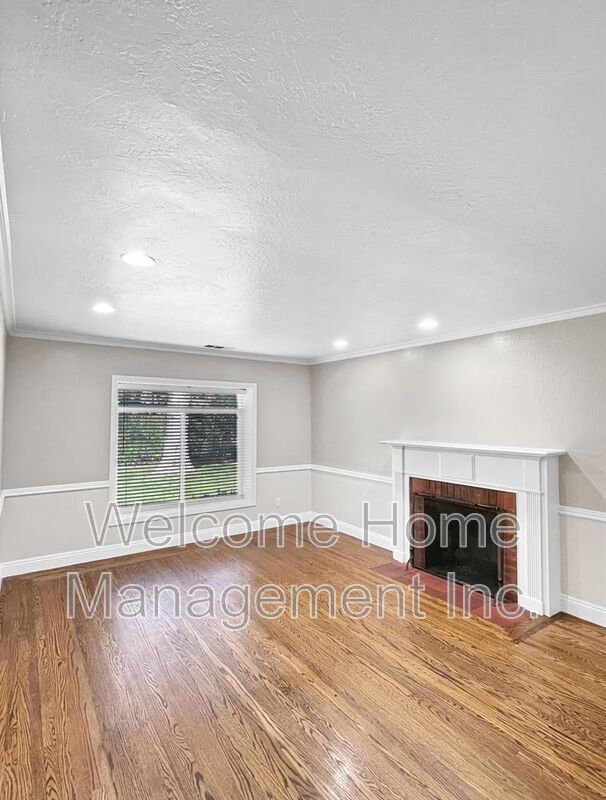 Building Photo - 2561 Olympic Blvd