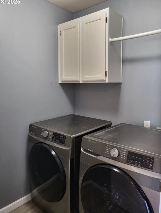 Building Photo - 2114 SE 60th Ave