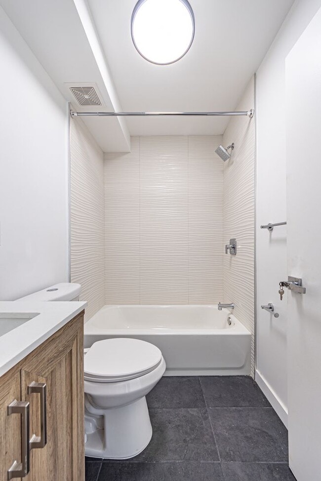 Building Photo - Stylish 2BR + 1 Bath | 1 Month Free Special!