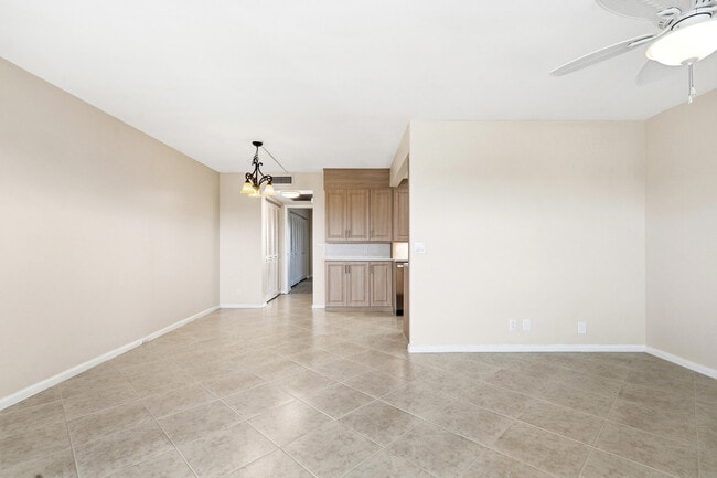 Building Photo - 4067 Yarmouth E